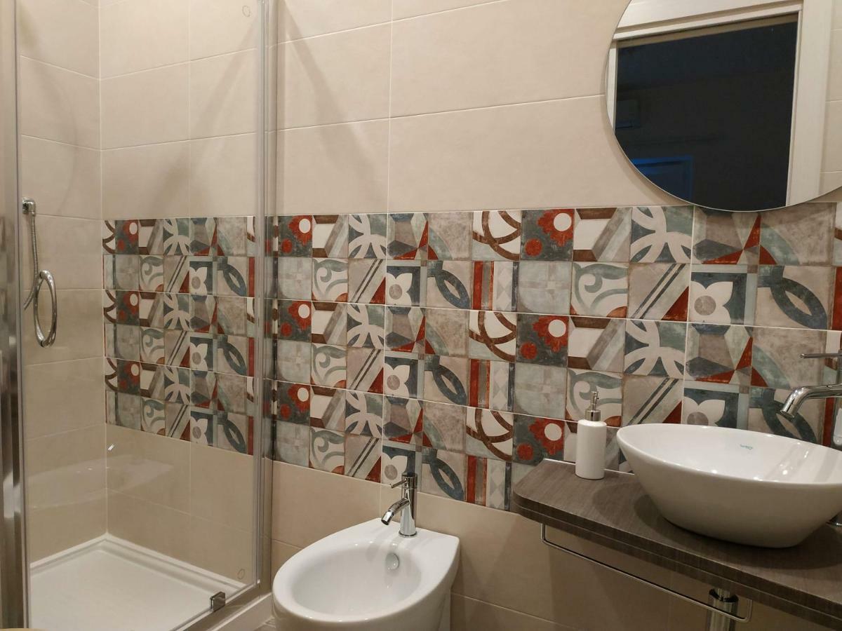 Marina Blu Rooms 卡斯泰拉马莱 外观 照片