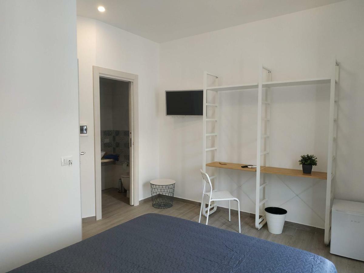 Marina Blu Rooms 卡斯泰拉马莱 外观 照片