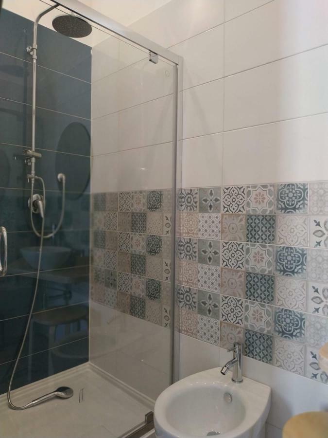 Marina Blu Rooms 卡斯泰拉马莱 外观 照片