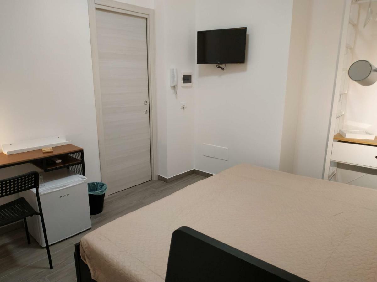 Marina Blu Rooms 卡斯泰拉马莱 外观 照片