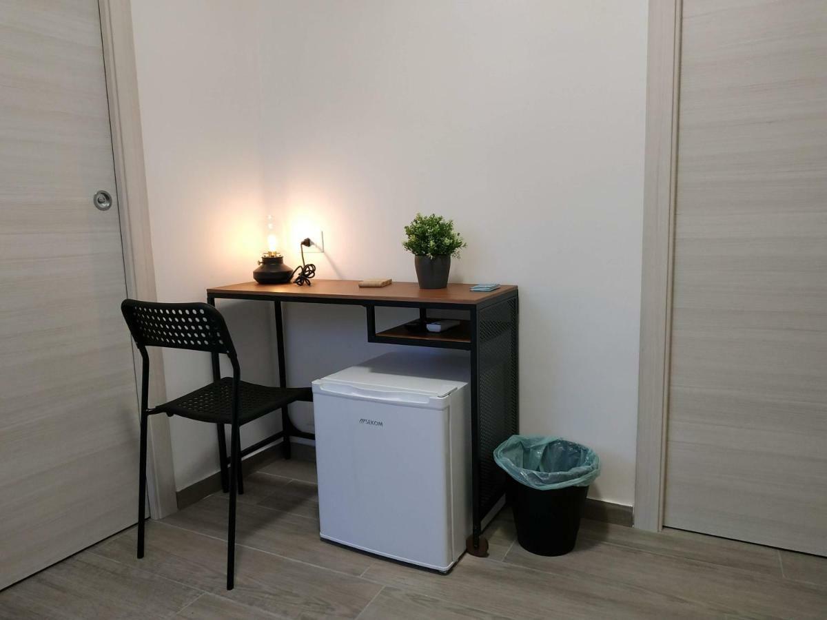 Marina Blu Rooms 卡斯泰拉马莱 外观 照片