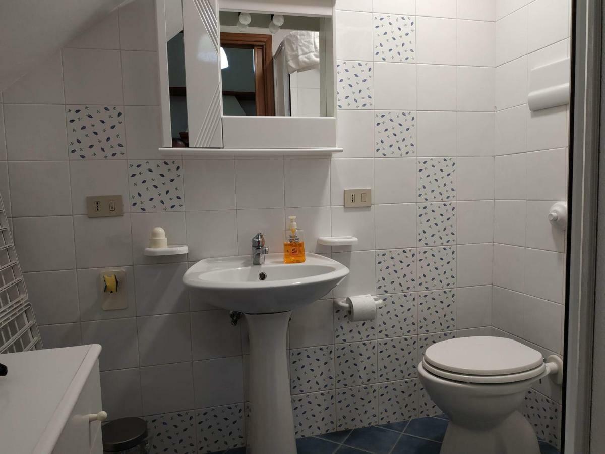 Marina Blu Rooms 卡斯泰拉马莱 外观 照片