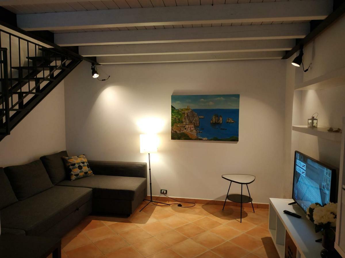 Marina Blu Rooms 卡斯泰拉马莱 外观 照片